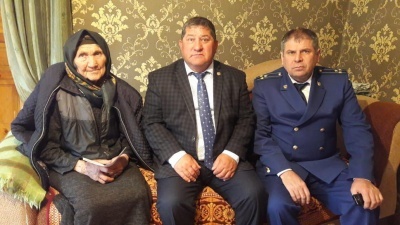 Представители власти участка посетили вдов ветеранов ВОВ