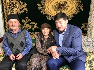 И.о. главы МО «Бежтинский участок» Гусейн Хайбулаев поздравил многодетных матерей с Международным женским днем