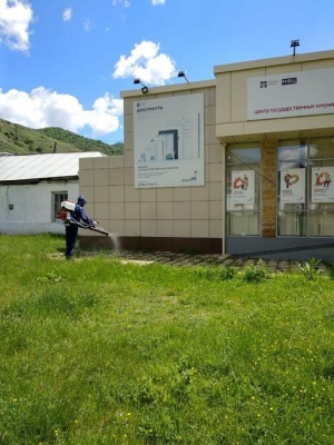 Специалисты Махачкалинской базовой поисково-спасательной службы РД провели дезинфекцию на территории МО «Бежтинский участок»