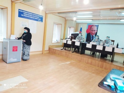 В голосовании по поправкам в Конституцию приняла участие начальник управления образования Зульмира Халитова