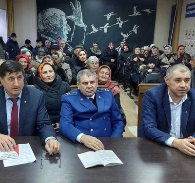 Накануне в администрации Бежтинского участка состоялись торжественное собрание и праздничный концерт, посвященные Дню Конституции РФ и Дню Героев Отечеств