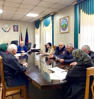 Заседание Комиссии по делам несовершеннолетних и защите их прав