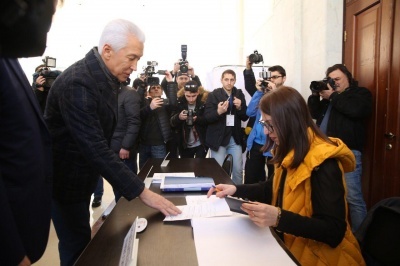 Врио Главы Дагестана Владимир Васильев проголосовал на участке №1105 в Махачкале